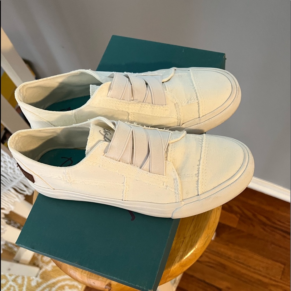 Blow Fish- slip on sneaker- white